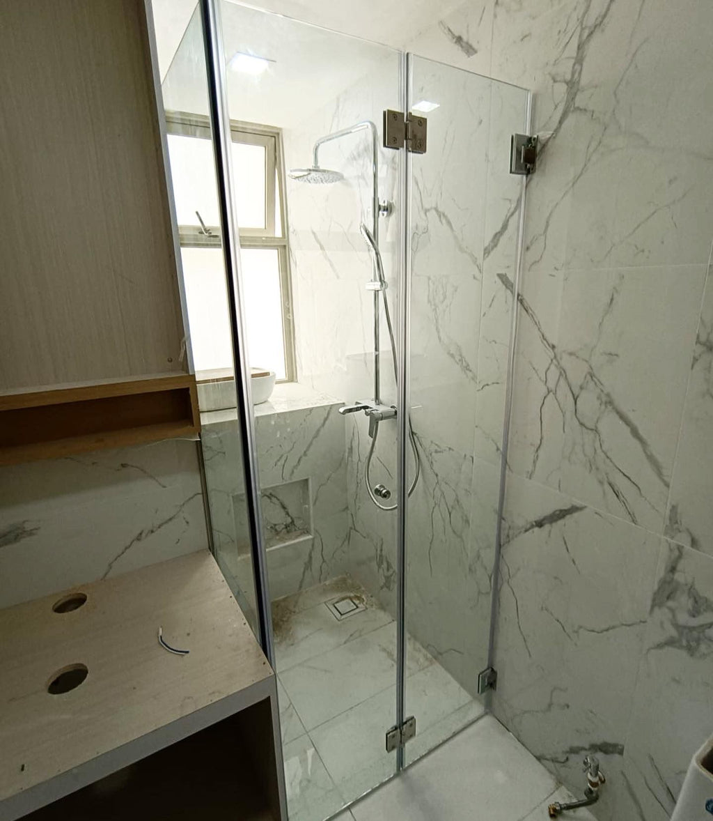 SS005 Bifold Door Shower Screens