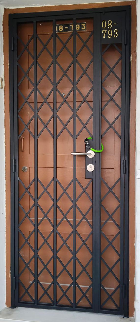 HDB Gate - SH020 Vintage Accordion-Styled Scissors Grille - Metal and Aluminium Fabrication 